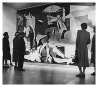 ‘Guernica’ Paris Fuarında sergilendikten sonra Cumhuriyetçiler tarafından  uluslararası bir tura çıkarıldı. Yapıt ancak bundan sonra tartışılmaya başladı 