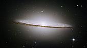 M 104 Sombrero Galaxi, 50.000 y?yk yyly çapynda; dünyadan 28 y?yk yyly uzak